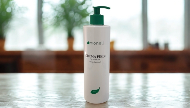 Bionell | Crema Piedi alla Salvia e Tea Tree Oil da 500ml con Dosatore